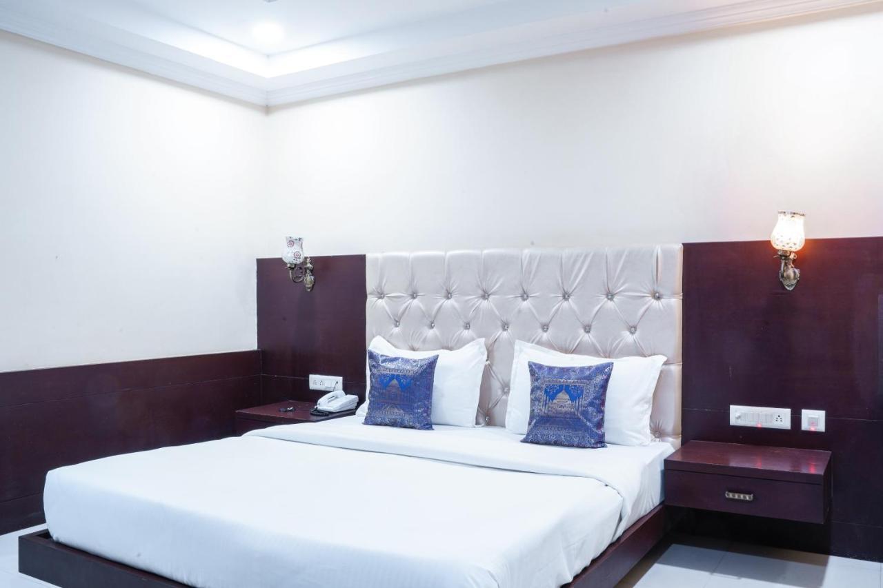 Hide-In Udaipur - A Lake View Boutique Hotel Exterior photo